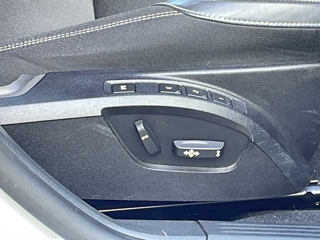 ボルボ Ｖ４０ D4 長野県 2016(平28)年 4万km 白 純正HDDナビ/Bluetooth Audio/フルセグテレビ/バックカメラ/純正17インチアルミホイール/ブラインドスポットモニター/前後ドライブレコーダー/クルーズコントロール/革巻きステアリング/ステアリングスイッチ/コーナーセンサー/車線逸脱警報/パドルシフト/パワーシート/HIDヘッドライト/オートライト/ウィンカーミラー/プッシュスタート/スマートキー/ETC