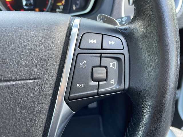 ボルボ Ｖ４０ D4 長野県 2016(平28)年 4万km 白 純正HDDナビ/Bluetooth Audio/フルセグテレビ/バックカメラ/純正17インチアルミホイール/ブラインドスポットモニター/前後ドライブレコーダー/クルーズコントロール/革巻きステアリング/ステアリングスイッチ/コーナーセンサー/車線逸脱警報/パドルシフト/パワーシート/HIDヘッドライト/オートライト/ウィンカーミラー/プッシュスタート/スマートキー/ETC