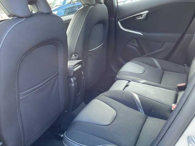 ボルボ Ｖ４０ D4 長野県 2016(平28)年 4万km 白 純正HDDナビ/Bluetooth Audio/フルセグテレビ/バックカメラ/純正17インチアルミホイール/ブラインドスポットモニター/前後ドライブレコーダー/クルーズコントロール/革巻きステアリング/ステアリングスイッチ/コーナーセンサー/車線逸脱警報/パドルシフト/パワーシート/HIDヘッドライト/オートライト/ウィンカーミラー/プッシュスタート/スマートキー/ETC