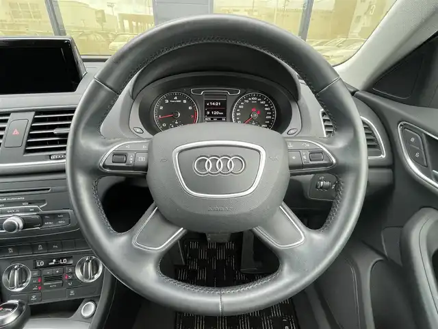 アウディ Ｑ３ 2．0 TFSI クワトロ 211PS 石川県 2015(平27)年 2.7万km 白 純正18incAW/純正HDDナビ/バックカメラ/前後ソナー/ドライブレコーダー(全方位型)/キーレスエントリー/エンジンスタートボタン/オートライト/HIDヘッドライト/フォグランプ(前後)/トノカバー/ドアバイザー/ETC