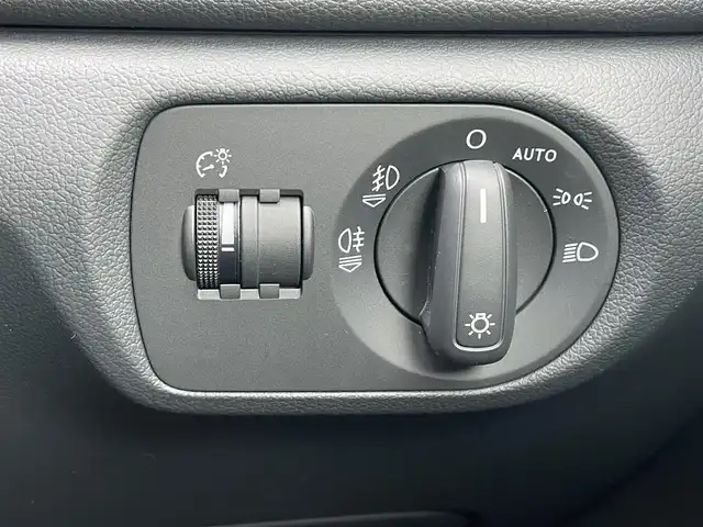 アウディ Ｑ３ 2．0 TFSI クワトロ 211PS 石川県 2015(平27)年 2.7万km 白 純正18incAW/純正HDDナビ/バックカメラ/前後ソナー/ドライブレコーダー(全方位型)/キーレスエントリー/エンジンスタートボタン/オートライト/HIDヘッドライト/フォグランプ(前後)/トノカバー/ドアバイザー/ETC