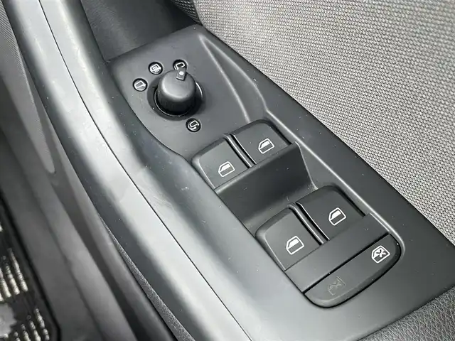 アウディ Ｑ３ 2．0 TFSI クワトロ 211PS 石川県 2015(平27)年 2.7万km 白 純正18incAW/純正HDDナビ/バックカメラ/前後ソナー/ドライブレコーダー(全方位型)/キーレスエントリー/エンジンスタートボタン/オートライト/HIDヘッドライト/フォグランプ(前後)/トノカバー/ドアバイザー/ETC