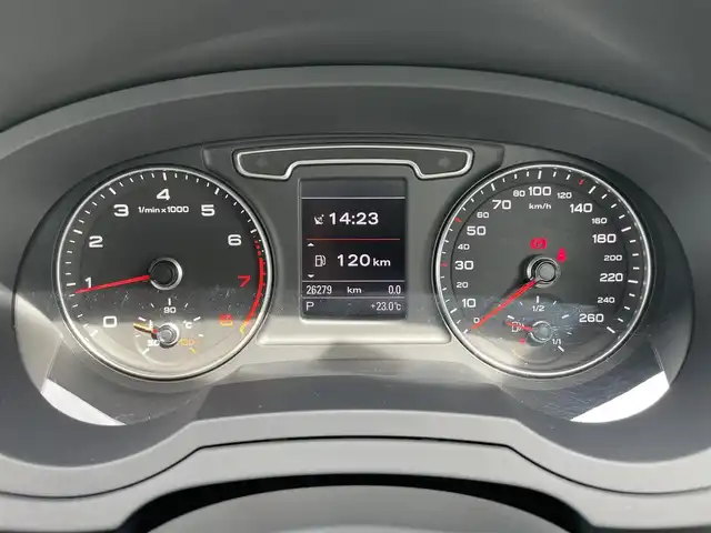 アウディ Ｑ３ 2．0 TFSI クワトロ 211PS 石川県 2015(平27)年 2.7万km 白 純正18incAW/純正HDDナビ/バックカメラ/前後ソナー/ドライブレコーダー(全方位型)/キーレスエントリー/エンジンスタートボタン/オートライト/HIDヘッドライト/フォグランプ(前後)/トノカバー/ドアバイザー/ETC