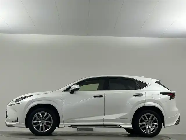 レクサス ＮＸ 300h バージョンL 埼玉県 2014(平26)年 7.8万km ソニッククォーツ パノラマムーンルーフ モデリスタ　3眼ヘッドライト　純正ナビ Bluetooth CD/DVD 電動リアゲート 電動格納シート 温シート 冷シート レザーシート レーダークルーズコントロール コーナーセンサー スペアキー HUD