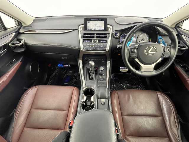 レクサス ＮＸ 300h バージョンL 埼玉県 2014(平26)年 7.8万km ソニッククォーツ パノラマムーンルーフ モデリスタ　3眼ヘッドライト　純正ナビ Bluetooth CD/DVD 電動リアゲート 電動格納シート 温シート 冷シート レザーシート レーダークルーズコントロール コーナーセンサー スペアキー HUD