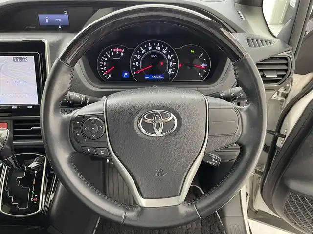 トヨタ ノア Si ダブルバイビーⅢ 滋賀県 2020(令2)年 4.6万km ホワイトパールクリスタルシャイン 純正9インチナビ/・フルセグTV/・Bluetooth/・CD/・DVD/バックカメラ/クルーズコントロール/前後ドライブレコーダー/両側パワースライドドア/ハーフレザーシート/ETC/オートライト/オートハイビーム/ＬＥＤヘッドライト/ＭＴモード付ＡＴ