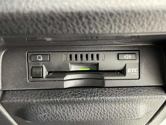 トヨタ ノア Si ダブルバイビーⅢ 滋賀県 2020(令2)年 4.6万km ホワイトパールクリスタルシャイン 純正9インチナビ/・フルセグTV/・Bluetooth/・CD/・DVD/バックカメラ/クルーズコントロール/前後ドライブレコーダー/両側パワースライドドア/ハーフレザーシート/ETC/オートライト/オートハイビーム/ＬＥＤヘッドライト/ＭＴモード付ＡＴ