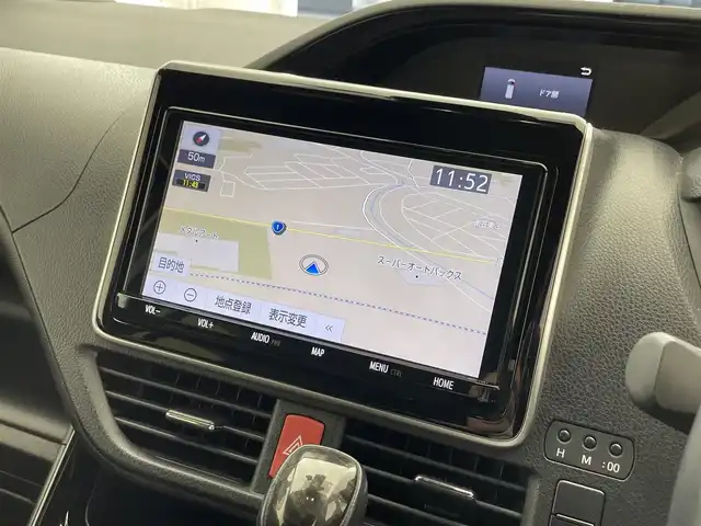 トヨタ ノア Si ダブルバイビーⅢ 滋賀県 2020(令2)年 4.6万km ホワイトパールクリスタルシャイン 純正9インチナビ/・フルセグTV/・Bluetooth/・CD/・DVD/バックカメラ/クルーズコントロール/前後ドライブレコーダー/両側パワースライドドア/ハーフレザーシート/ETC/オートライト/オートハイビーム/ＬＥＤヘッドライト/ＭＴモード付ＡＴ