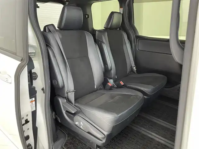 トヨタ ノア Si ダブルバイビーⅢ 滋賀県 2020(令2)年 4.6万km ホワイトパールクリスタルシャイン 純正9インチナビ/・フルセグTV/・Bluetooth/・CD/・DVD/バックカメラ/クルーズコントロール/前後ドライブレコーダー/両側パワースライドドア/ハーフレザーシート/ETC/オートライト/オートハイビーム/ＬＥＤヘッドライト/ＭＴモード付ＡＴ