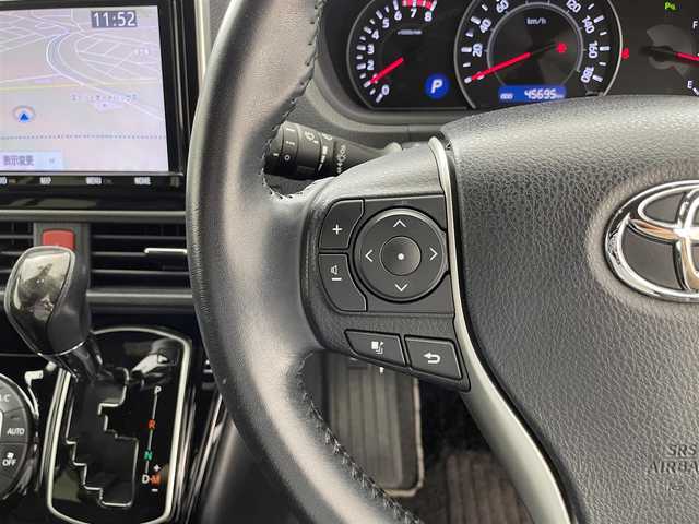 トヨタ ノア Si ダブルバイビーⅢ 滋賀県 2020(令2)年 4.6万km ホワイトパールクリスタルシャイン 純正9インチナビ/・フルセグTV/・Bluetooth/・CD/・DVD/バックカメラ/クルーズコントロール/前後ドライブレコーダー/両側パワースライドドア/ハーフレザーシート/ETC/オートライト/オートハイビーム/ＬＥＤヘッドライト/ＭＴモード付ＡＴ