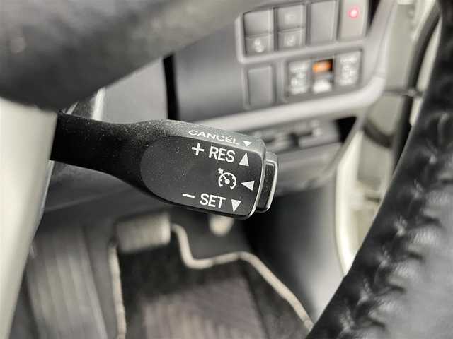 トヨタ ノア Si ダブルバイビーⅢ 滋賀県 2020(令2)年 4.6万km ホワイトパールクリスタルシャイン 純正9インチナビ/・フルセグTV/・Bluetooth/・CD/・DVD/バックカメラ/クルーズコントロール/前後ドライブレコーダー/両側パワースライドドア/ハーフレザーシート/ETC/オートライト/オートハイビーム/ＬＥＤヘッドライト/ＭＴモード付ＡＴ