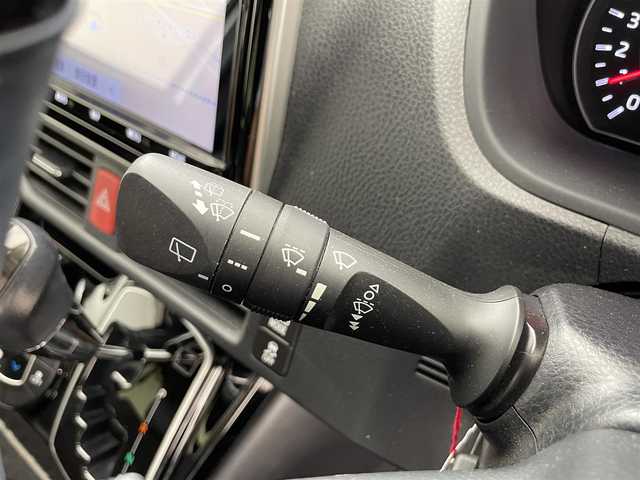 トヨタ ノア Si ダブルバイビーⅢ 滋賀県 2020(令2)年 4.6万km ホワイトパールクリスタルシャイン 純正9インチナビ/・フルセグTV/・Bluetooth/・CD/・DVD/バックカメラ/クルーズコントロール/前後ドライブレコーダー/両側パワースライドドア/ハーフレザーシート/ETC/オートライト/オートハイビーム/ＬＥＤヘッドライト/ＭＴモード付ＡＴ