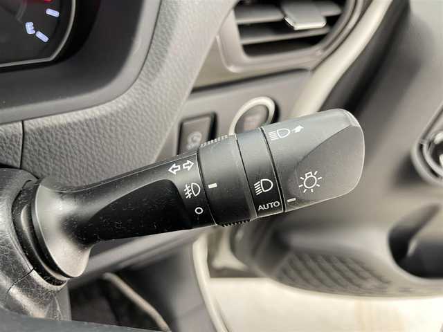 トヨタ ノア Si ダブルバイビーⅢ 滋賀県 2020(令2)年 4.6万km ホワイトパールクリスタルシャイン 純正9インチナビ/・フルセグTV/・Bluetooth/・CD/・DVD/バックカメラ/クルーズコントロール/前後ドライブレコーダー/両側パワースライドドア/ハーフレザーシート/ETC/オートライト/オートハイビーム/ＬＥＤヘッドライト/ＭＴモード付ＡＴ