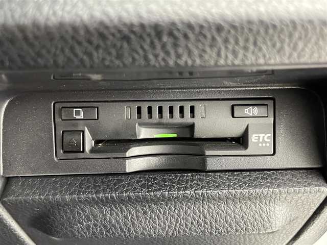 トヨタ ノア Si ダブルバイビーⅢ 滋賀県 2020(令2)年 4.6万km ホワイトパールクリスタルシャイン 純正9インチナビ/・フルセグTV/・Bluetooth/・CD/・DVD/バックカメラ/クルーズコントロール/前後ドライブレコーダー/両側パワースライドドア/ハーフレザーシート/ETC/オートライト/オートハイビーム/ＬＥＤヘッドライト/ＭＴモード付ＡＴ