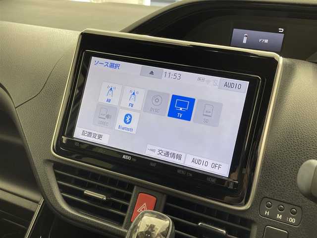 トヨタ ノア Si ダブルバイビーⅢ 滋賀県 2020(令2)年 4.6万km ホワイトパールクリスタルシャイン 純正9インチナビ/・フルセグTV/・Bluetooth/・CD/・DVD/バックカメラ/クルーズコントロール/前後ドライブレコーダー/両側パワースライドドア/ハーフレザーシート/ETC/オートライト/オートハイビーム/ＬＥＤヘッドライト/ＭＴモード付ＡＴ