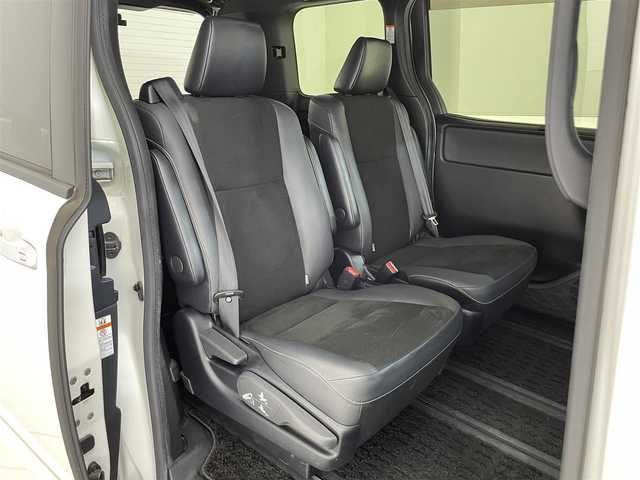 トヨタ ノア Si ダブルバイビーⅢ 滋賀県 2020(令2)年 4.6万km ホワイトパールクリスタルシャイン 純正9インチナビ/・フルセグTV/・Bluetooth/・CD/・DVD/バックカメラ/クルーズコントロール/前後ドライブレコーダー/両側パワースライドドア/ハーフレザーシート/ETC/オートライト/オートハイビーム/ＬＥＤヘッドライト/ＭＴモード付ＡＴ