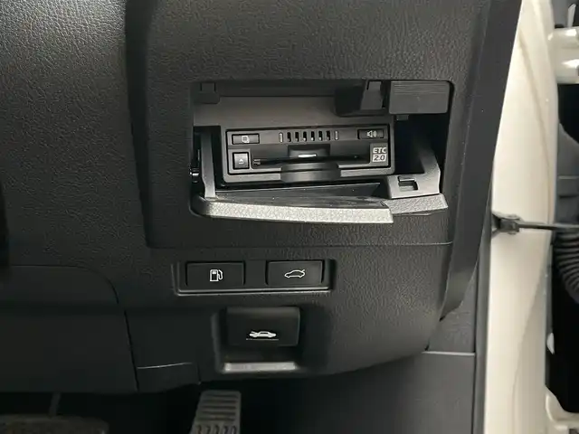 レクサス ＥＳ 300h 山梨県 2019(令1)年 4万km ソニッククォーツ 純正メモリナビ/フルセグ/Bluetooth/バックカメラ/三眼LED/SR/プリクラッシュ/レーダークルーズコントロール/LKA/BSM/ベージュ革/シートヒーター /ベンチレーション/リアサンシェード/ETC2.0/純正18インチAW