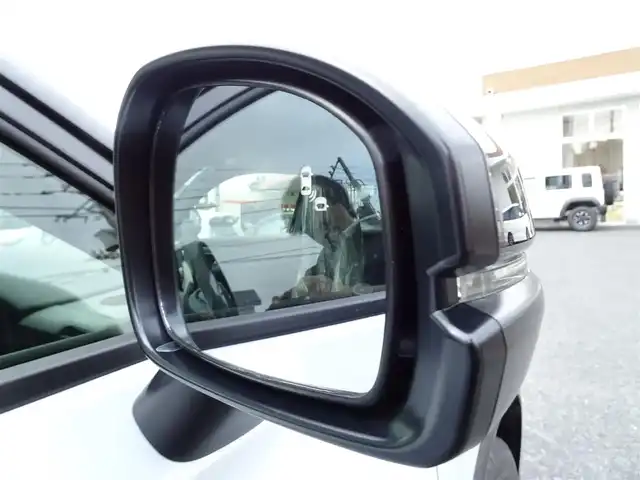 ホンダ ヴェゼル ハイブリッド e:HEV Z PLaYパッケージ 千葉県 2025(令7)年 0.1千km プレミアムサンライトホワイトパール 【登録済未使用車】/【プレミアムサンライトホワイトP/ブラック】/Honda CONNECTディスプレー（9インチ）/（ナビ/フルセグTV/USB/BT)/マルチビューカメラシステム（メーカーOP）/パノラマルーフ （メーカーOP）/プレミアムオーディオ（メーカーOP）/ETC2.0/Honda SENSING/ハンズフリーパワーテールゲート/ワイヤレス充電器/ブラインドスポットインフォメーション/純正18インチAW/コンビシート（ファブリック/プライムスムース）/LEDシーケンシャルターンシグナルランプ/プッシュスタート/スマートキー/LEDヘッドライト/フォグランプ/LEDルームランプ/保証書/取扱説明書/