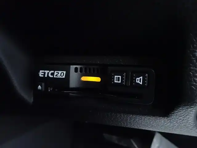 ホンダ ヴェゼル ハイブリッド e:HEV Z PLaYパッケージ 千葉県 2025(令7)年 0.1千km プレミアムサンライトホワイトパール 【登録済未使用車】/【プレミアムサンライトホワイトP/ブラック】/Honda CONNECTディスプレー（9インチ）/（ナビ/フルセグTV/USB/BT)/マルチビューカメラシステム（メーカーOP）/パノラマルーフ （メーカーOP）/プレミアムオーディオ（メーカーOP）/ETC2.0/Honda SENSING/ハンズフリーパワーテールゲート/ワイヤレス充電器/ブラインドスポットインフォメーション/純正18インチAW/コンビシート（ファブリック/プライムスムース）/LEDシーケンシャルターンシグナルランプ/プッシュスタート/スマートキー/LEDヘッドライト/フォグランプ/LEDルームランプ/保証書/取扱説明書/