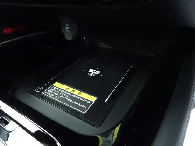 ホンダ ヴェゼル ハイブリッド e:HEV Z PLaYパッケージ 千葉県 2025(令7)年 0.1千km プレミアムサンライトホワイトパール 【登録済未使用車】/【プレミアムサンライトホワイトP/ブラック】/Honda CONNECTディスプレー（9インチ）/（ナビ/フルセグTV/USB/BT)/マルチビューカメラシステム（メーカーOP）/パノラマルーフ （メーカーOP）/プレミアムオーディオ（メーカーOP）/ETC2.0/Honda SENSING/ハンズフリーパワーテールゲート/ワイヤレス充電器/ブラインドスポットインフォメーション/純正18インチAW/コンビシート（ファブリック/プライムスムース）/LEDシーケンシャルターンシグナルランプ/プッシュスタート/スマートキー/LEDヘッドライト/フォグランプ/LEDルームランプ/保証書/取扱説明書/