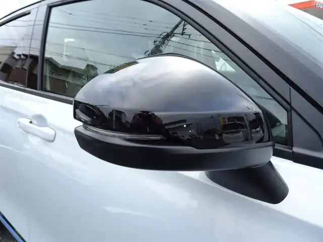 ホンダ ヴェゼル ハイブリッド e:HEV Z PLaYパッケージ 千葉県 2025(令7)年 0.1千km プレミアムサンライトホワイトパール 【登録済未使用車】/【プレミアムサンライトホワイトP/ブラック】/Honda CONNECTディスプレー（9インチ）/（ナビ/フルセグTV/USB/BT)/マルチビューカメラシステム（メーカーOP）/パノラマルーフ （メーカーOP）/プレミアムオーディオ（メーカーOP）/ETC2.0/Honda SENSING/ハンズフリーパワーテールゲート/ワイヤレス充電器/ブラインドスポットインフォメーション/純正18インチAW/コンビシート（ファブリック/プライムスムース）/LEDシーケンシャルターンシグナルランプ/プッシュスタート/スマートキー/LEDヘッドライト/フォグランプ/LEDルームランプ/保証書/取扱説明書/