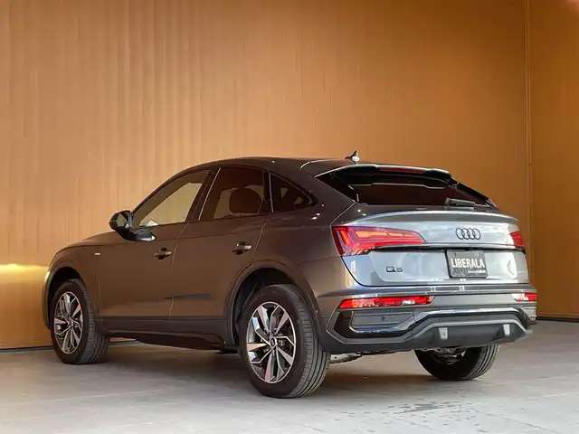 アウディ アウディ Ｑ５ SB 40TDIクワトロ Sライン 愛知県 2022(令4)年 1万km デイトナグレーパールエフェクト ワンオーナー/ブラックスタイリングパッケージ/コンフォートパッケージ/マトリクスLEDヘッドライト/純正ナビ/フルセグTV/360度カメラ/ACC/LKA/BSM/ステアリングヒーター/全席シートヒーター/ワイヤレスチャージング/純正19インチアルミホイール