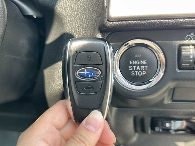 スバル レヴォーグ 1．6GT 岐阜県 2014(平26)年 13.5万km クリスタルブラックシリカ /社外カロッツェリア7インチSDナビ/(ワンセグTV/FM/AM/AUX)//バックカメラ//ドラレコ前//ビルトインETC//クルーズコントロール//インテリジェントドライブモード//パドルシフト//雨天感知式ワイパー//純正AW17インチスタッドレスタイヤ×4//ステアリングスイッチ//アイドリングストップ//スマートキー//スペアキー×1//HDMI//取説//保証書