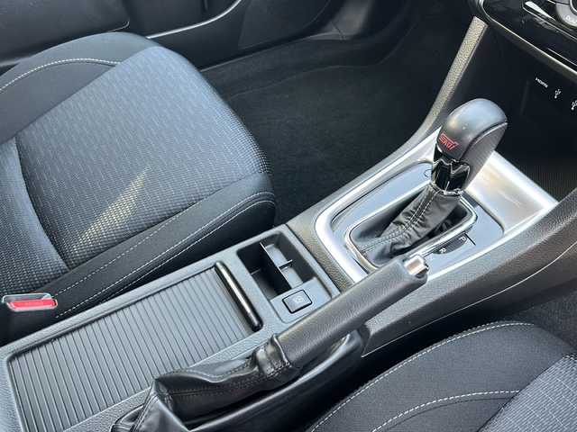 スバル レヴォーグ 1．6GT 岐阜県 2014(平26)年 13.5万km クリスタルブラックシリカ /社外カロッツェリア7インチSDナビ/(ワンセグTV/FM/AM/AUX)//バックカメラ//ドラレコ前//ビルトインETC//クルーズコントロール//インテリジェントドライブモード//パドルシフト//雨天感知式ワイパー//純正AW17インチスタッドレスタイヤ×4//ステアリングスイッチ//アイドリングストップ//スマートキー//スペアキー×1//HDMI//取説//保証書