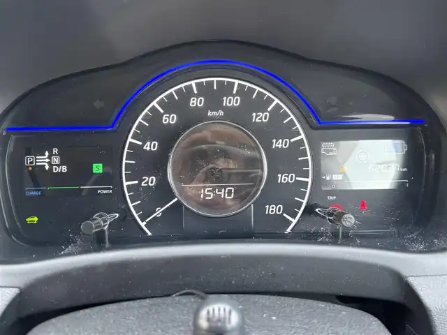 日産 ノート e－パワー X 宮城県 2017(平29)年 6.3万km ギャラクシーゴールド 登録時走行距離６２８３７ｋｍ/純正ナビ/・フルセグテレビ/・Bluetooth/・CD/DVD/・ＡＭ／ＦＭ/バックカメラ/インテリジェントＬＩ/オートライト/純正アルミホイール/衝突被害軽減ブレーキ/ウインカーミラー/電格ミラー