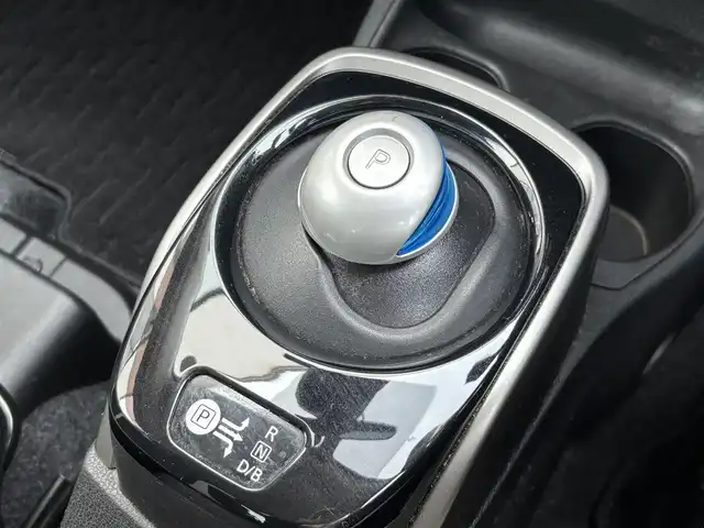 日産 ノート e－パワー X 宮城県 2017(平29)年 6.3万km ギャラクシーゴールド 登録時走行距離６２８３７ｋｍ/純正ナビ/・フルセグテレビ/・Bluetooth/・CD/DVD/・ＡＭ／ＦＭ/バックカメラ/インテリジェントＬＩ/オートライト/純正アルミホイール/衝突被害軽減ブレーキ/ウインカーミラー/電格ミラー