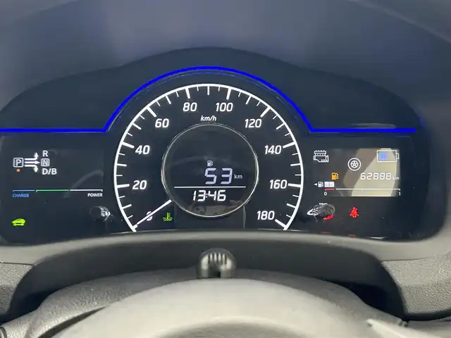 日産 ノート e－パワー X 熊本県 2017(平29)年 6.3万km ギャラクシーゴールド 純正ナビMJ116D-W/・フルセグテレビ/・Bluetooth/・CD/・ＡＭ／ＦＭ/・AUX/・ipod/バックカメラ/純正前方ドライブレコーダー/ETC/衝突軽減ブレーキ/レーンキープアシスト/横滑り防止/電動格納ミラー/純正フロアマット/オートライト/LEDヘッドライト/スマートキー/プッシュスタート/取扱説明書