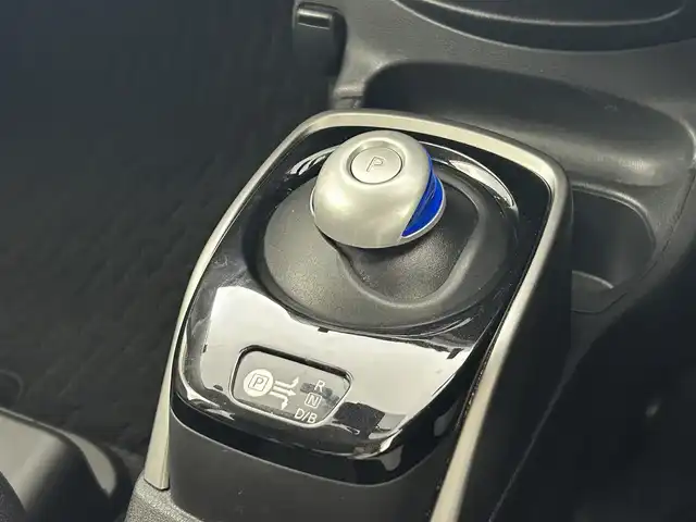 日産 ノート e－パワー X 熊本県 2017(平29)年 6.3万km ギャラクシーゴールド 純正ナビMJ116D-W/・フルセグテレビ/・Bluetooth/・CD/・ＡＭ／ＦＭ/・AUX/・ipod/バックカメラ/純正前方ドライブレコーダー/ETC/衝突軽減ブレーキ/レーンキープアシスト/横滑り防止/電動格納ミラー/純正フロアマット/オートライト/LEDヘッドライト/スマートキー/プッシュスタート/取扱説明書