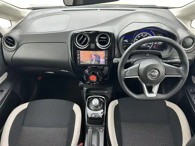日産 ノート e－パワー X 熊本県 2017(平29)年 6.3万km ギャラクシーゴールド 純正ナビMJ116D-W/・フルセグテレビ/・Bluetooth/・CD/・ＡＭ／ＦＭ/・AUX/・ipod/バックカメラ/純正前方ドライブレコーダー/ETC/衝突軽減ブレーキ/レーンキープアシスト/横滑り防止/電動格納ミラー/純正フロアマット/オートライト/LEDヘッドライト/スマートキー/プッシュスタート/取扱説明書