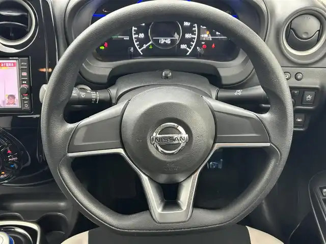 日産 ノート e－パワー X 熊本県 2017(平29)年 6.3万km ギャラクシーゴールド 純正ナビMJ116D-W/・フルセグテレビ/・Bluetooth/・CD/・ＡＭ／ＦＭ/・AUX/・ipod/バックカメラ/純正前方ドライブレコーダー/ETC/衝突軽減ブレーキ/レーンキープアシスト/横滑り防止/電動格納ミラー/純正フロアマット/オートライト/LEDヘッドライト/スマートキー/プッシュスタート/取扱説明書