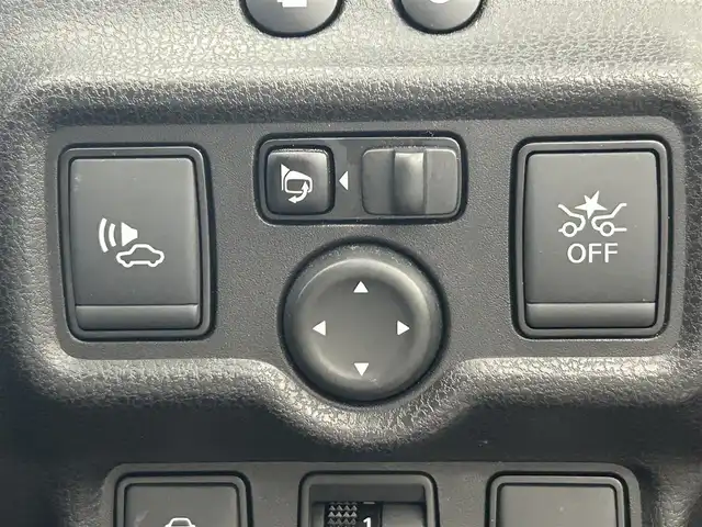 日産 ノート e－パワー X 熊本県 2017(平29)年 6.3万km ギャラクシーゴールド 純正ナビMJ116D-W/・フルセグテレビ/・Bluetooth/・CD/・ＡＭ／ＦＭ/・AUX/・ipod/バックカメラ/純正前方ドライブレコーダー/ETC/衝突軽減ブレーキ/レーンキープアシスト/横滑り防止/電動格納ミラー/純正フロアマット/オートライト/LEDヘッドライト/スマートキー/プッシュスタート/取扱説明書