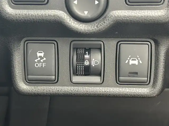 日産 ノート e－パワー X 熊本県 2017(平29)年 6.3万km ギャラクシーゴールド 純正ナビMJ116D-W/・フルセグテレビ/・Bluetooth/・CD/・ＡＭ／ＦＭ/・AUX/・ipod/バックカメラ/純正前方ドライブレコーダー/ETC/衝突軽減ブレーキ/レーンキープアシスト/横滑り防止/電動格納ミラー/純正フロアマット/オートライト/LEDヘッドライト/スマートキー/プッシュスタート/取扱説明書