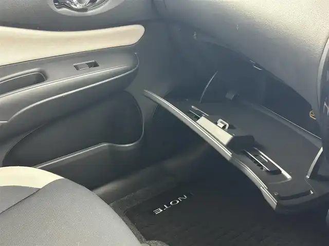 日産 ノート e－パワー X 熊本県 2017(平29)年 6.3万km ギャラクシーゴールド 純正ナビMJ116D-W/・フルセグテレビ/・Bluetooth/・CD/・ＡＭ／ＦＭ/・AUX/・ipod/バックカメラ/純正前方ドライブレコーダー/ETC/衝突軽減ブレーキ/レーンキープアシスト/横滑り防止/電動格納ミラー/純正フロアマット/オートライト/LEDヘッドライト/スマートキー/プッシュスタート/取扱説明書