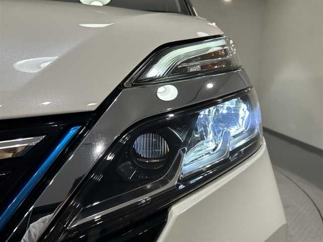 日産 セレナ e－パワー ハイウェイスター V 愛知県 2020(令2)年 3.9万km ブリリアントホワイトパール 純正１０インチＳＤナビ　（地図SDなし）/純正フリップダウンモニター　/プロパイロット　/インテリジェントパーキングアシスト　/アラウンドビュモニター　/エマージェンシーブレーキ　/車線逸脱警報（LDW)/後側方車両検知警報（BSW)/両側パワースライドドア　/ビルトインＥＴＣ　/ドライブレコーダー/オートブレーキホールド/USB接続/後席サンバイザー/LEDヘッドライト/LEDフォグランプ/プッシュスタート/　　-スマートキー