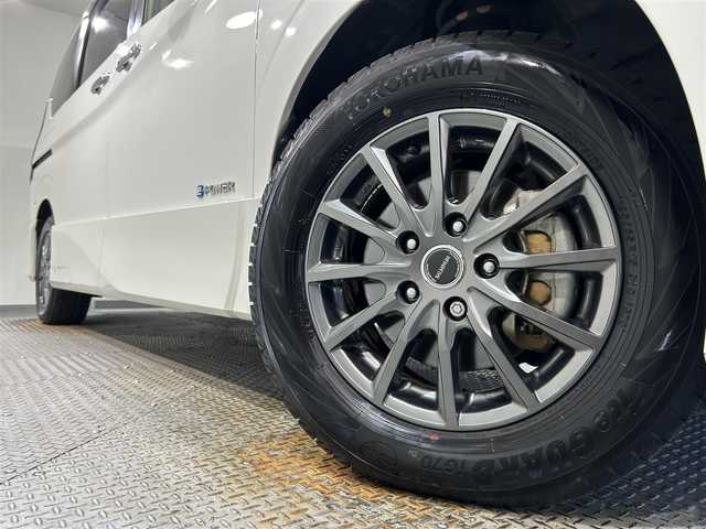 日産 セレナ e－パワー ハイウェイスター V 愛知県 2020(令2)年 3.9万km ブリリアントホワイトパール 純正１０インチＳＤナビ　（地図SDなし）/純正フリップダウンモニター　/プロパイロット　/インテリジェントパーキングアシスト　/アラウンドビュモニター　/エマージェンシーブレーキ　/車線逸脱警報（LDW)/後側方車両検知警報（BSW)/両側パワースライドドア　/ビルトインＥＴＣ　/ドライブレコーダー/オートブレーキホールド/USB接続/後席サンバイザー/LEDヘッドライト/LEDフォグランプ/プッシュスタート/　　-スマートキー