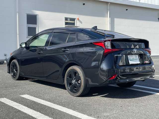 トヨタ プリウス S ツーリングセレ ブラックED 三重県 2022(令4)年 4.7万km プレシャスブラックパール 登録時46795km/禁煙車/黒革シート/純正ナビ/（AM/FM/Bluetooth/AppleCarPlay/AndroidAuto）/バックカメラ/ビルトインETC/レーダークルーズコントロール/ステアリングスイッチ/オートライト/オートハイビーム/シートヒーター/プリクラッシュセーフティ/レーンキープアシスト/クリアランスソナー/先行車発進お知らせ機能