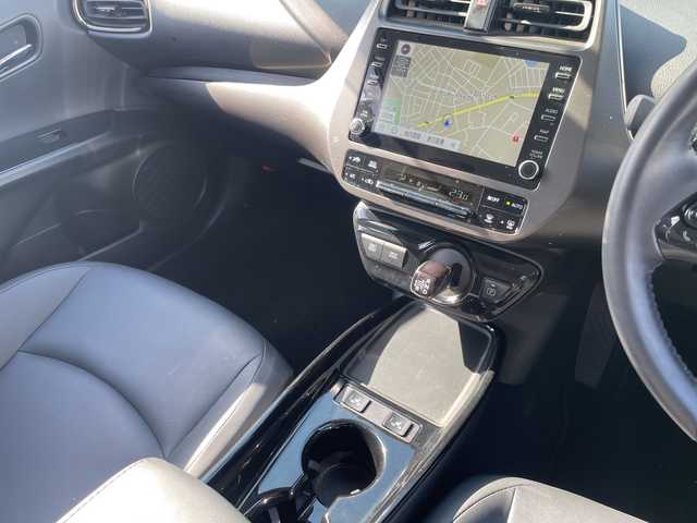 トヨタ プリウス S ツーリングセレ ブラックED 三重県 2022(令4)年 4.7万km プレシャスブラックパール 登録時46795km/禁煙車/黒革シート/純正ナビ/（AM/FM/Bluetooth/AppleCarPlay/AndroidAuto）/バックカメラ/ビルトインETC/レーダークルーズコントロール/ステアリングスイッチ/オートライト/オートハイビーム/シートヒーター/プリクラッシュセーフティ/レーンキープアシスト/クリアランスソナー/先行車発進お知らせ機能