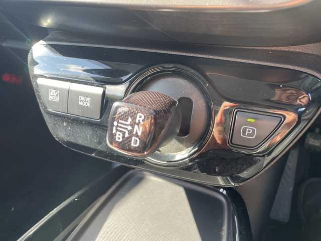 トヨタ プリウス S ツーリングセレ ブラックED 三重県 2022(令4)年 4.7万km プレシャスブラックパール 登録時46795km/禁煙車/黒革シート/純正ナビ/（AM/FM/Bluetooth/AppleCarPlay/AndroidAuto）/バックカメラ/ビルトインETC/レーダークルーズコントロール/ステアリングスイッチ/オートライト/オートハイビーム/シートヒーター/プリクラッシュセーフティ/レーンキープアシスト/クリアランスソナー/先行車発進お知らせ機能