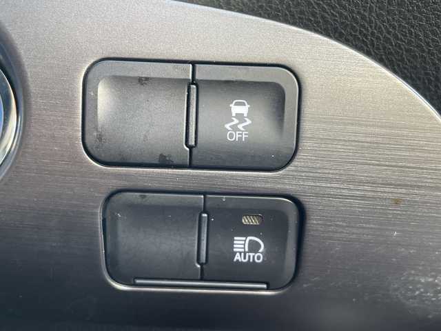 トヨタ プリウス S ツーリングセレ ブラックED 三重県 2022(令4)年 4.7万km プレシャスブラックパール 登録時46795km/禁煙車/黒革シート/純正ナビ/（AM/FM/Bluetooth/AppleCarPlay/AndroidAuto）/バックカメラ/ビルトインETC/レーダークルーズコントロール/ステアリングスイッチ/オートライト/オートハイビーム/シートヒーター/プリクラッシュセーフティ/レーンキープアシスト/クリアランスソナー/先行車発進お知らせ機能