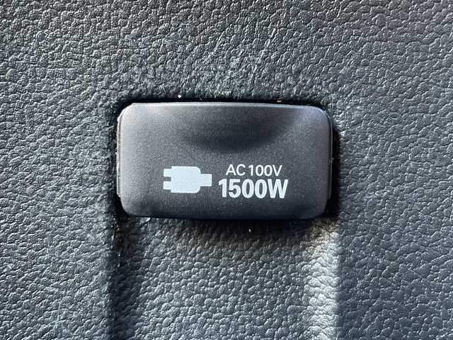 トヨタ プリウス S ツーリングセレ ブラックED 三重県 2022(令4)年 4.7万km プレシャスブラックパール 登録時46795km/禁煙車/黒革シート/純正ナビ/（AM/FM/Bluetooth/AppleCarPlay/AndroidAuto）/バックカメラ/ビルトインETC/レーダークルーズコントロール/ステアリングスイッチ/オートライト/オートハイビーム/シートヒーター/プリクラッシュセーフティ/レーンキープアシスト/クリアランスソナー/先行車発進お知らせ機能