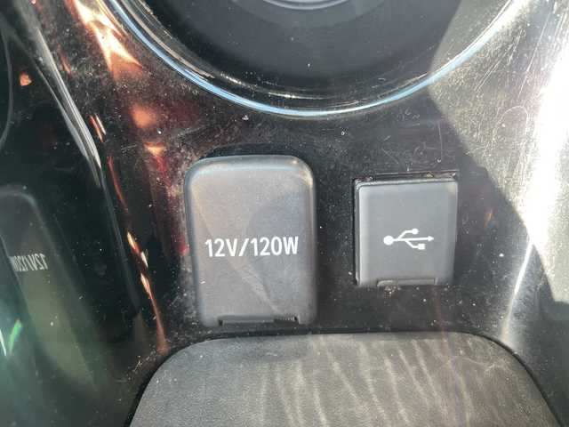 トヨタ プリウス S ツーリングセレ ブラックED 三重県 2022(令4)年 4.7万km プレシャスブラックパール 登録時46795km/禁煙車/黒革シート/純正ナビ/（AM/FM/Bluetooth/AppleCarPlay/AndroidAuto）/バックカメラ/ビルトインETC/レーダークルーズコントロール/ステアリングスイッチ/オートライト/オートハイビーム/シートヒーター/プリクラッシュセーフティ/レーンキープアシスト/クリアランスソナー/先行車発進お知らせ機能