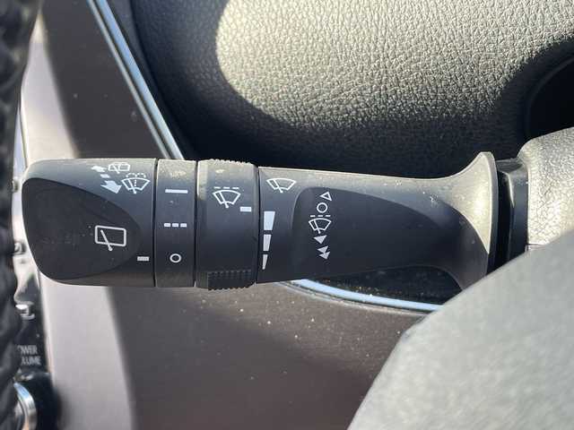 トヨタ プリウス S ツーリングセレ ブラックED 三重県 2022(令4)年 4.7万km プレシャスブラックパール 登録時46795km/禁煙車/黒革シート/純正ナビ/（AM/FM/Bluetooth/AppleCarPlay/AndroidAuto）/バックカメラ/ビルトインETC/レーダークルーズコントロール/ステアリングスイッチ/オートライト/オートハイビーム/シートヒーター/プリクラッシュセーフティ/レーンキープアシスト/クリアランスソナー/先行車発進お知らせ機能