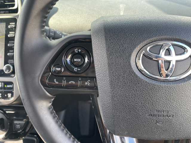 トヨタ プリウス S ツーリングセレ ブラックED 三重県 2022(令4)年 4.7万km プレシャスブラックパール 登録時46795km/禁煙車/黒革シート/純正ナビ/（AM/FM/Bluetooth/AppleCarPlay/AndroidAuto）/バックカメラ/ビルトインETC/レーダークルーズコントロール/ステアリングスイッチ/オートライト/オートハイビーム/シートヒーター/プリクラッシュセーフティ/レーンキープアシスト/クリアランスソナー/先行車発進お知らせ機能