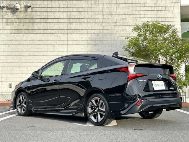 トヨタ プリウス Sツーリングセレクション 愛媛県 2019(平31)年 8.4万km 黒 モデリスタエアロ（フロント・サイド・リア）/純正ナビ（NSZT-W68T）/・Bluetooth/・CD/DVD/フルセグTV/バックカメラ/ETC/レザーシート/純正フロアマット/純正17インチAW/衝突軽減システム/レーンキープアシスト/オートライト/オートマチックハイビーム/コーナセンサー/スマートキー/スペアキー