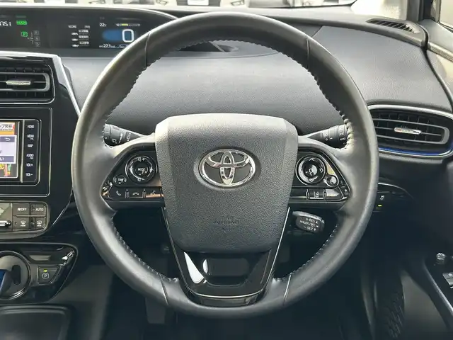 トヨタ プリウス Sツーリングセレクション 愛媛県 2019(平31)年 8.4万km 黒 モデリスタエアロ（フロント・サイド・リア）/純正ナビ（NSZT-W68T）/・Bluetooth/・CD/DVD/フルセグTV/バックカメラ/ETC/レザーシート/純正フロアマット/純正17インチAW/衝突軽減システム/レーンキープアシスト/オートライト/オートマチックハイビーム/コーナセンサー/スマートキー/スペアキー