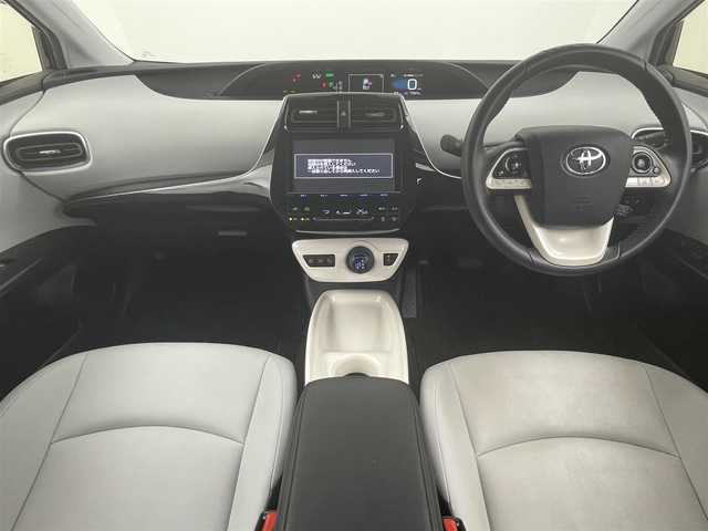 トヨタ プリウス A ツーリングセレクション 岡山県 2016(平28)年 7.6万km アティチュードブラックマイカ プッシュスタート/パーキングアシスト/スマートキー/ACC/ビルトインETC/バックカメラ/フルセグテレビ/純正９インチSDナビ/ヘッドアップディスプレイ/ドライブレコーダー/純正フロアマット/純正アルミホイール/レーンキープアシスト/オートライト/オートハイビーム/純正LEDヘッドライト/衝突被害軽減システム/フォグランプ